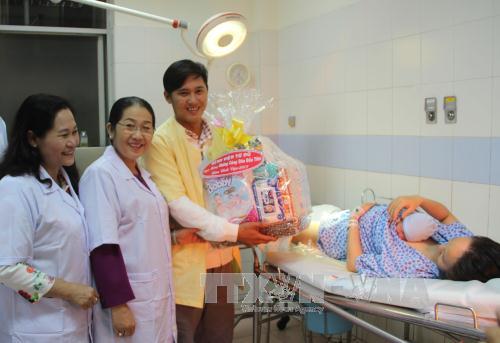 TP Hồ Chí Minh chào đón những công dân đầu tiên ra đời vào năm Đinh Dậu 2017